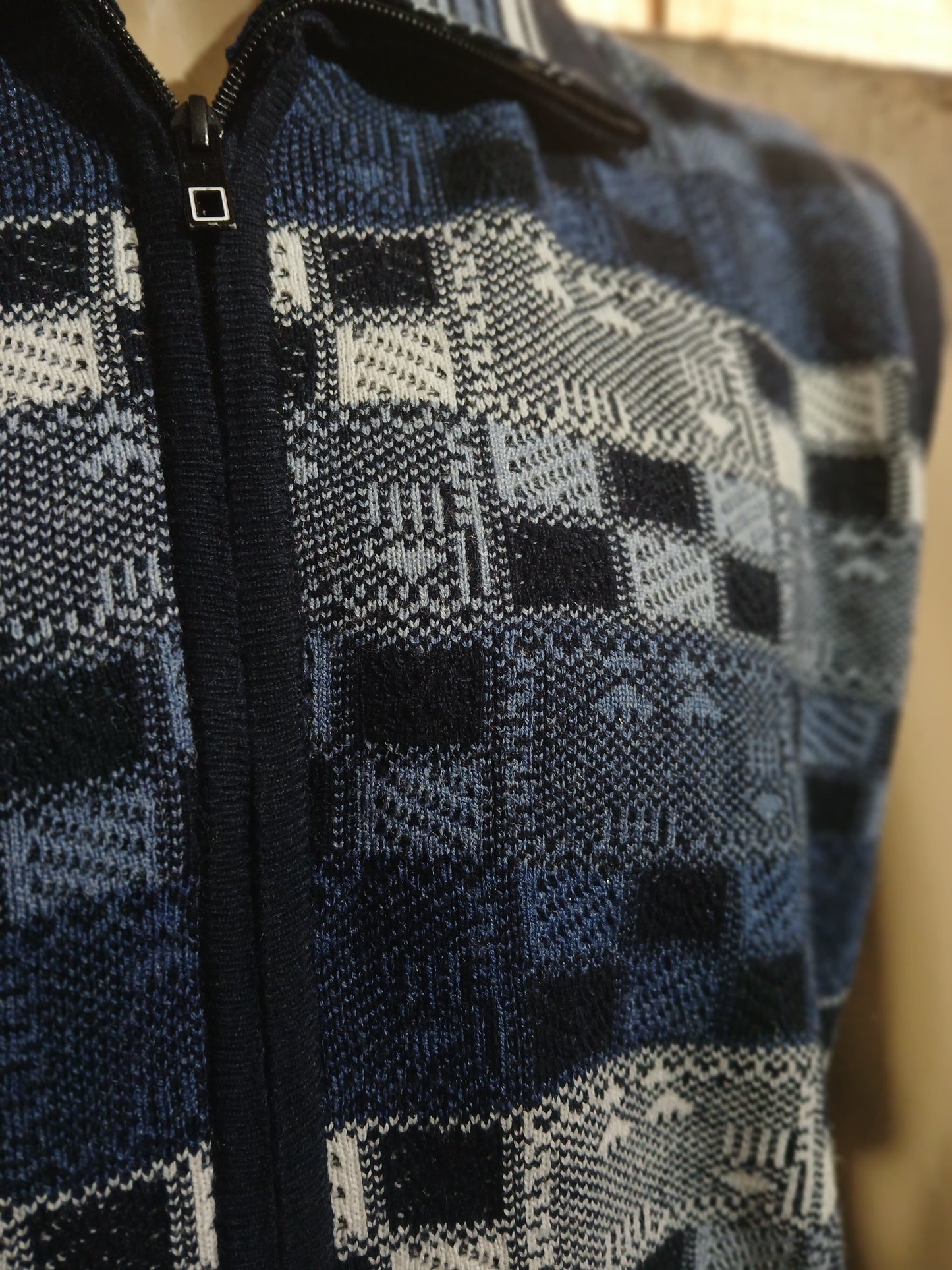 Half Sleeves Men Sweter